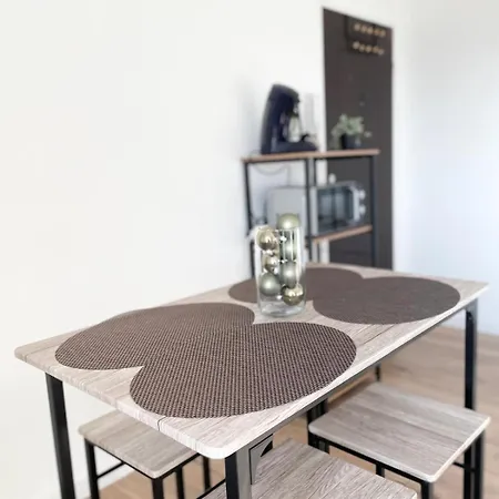 V5 Tres Joli Proche Bale Apartment