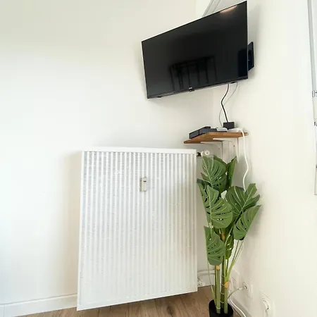 V5 Tres Joli Proche Bale Apartment